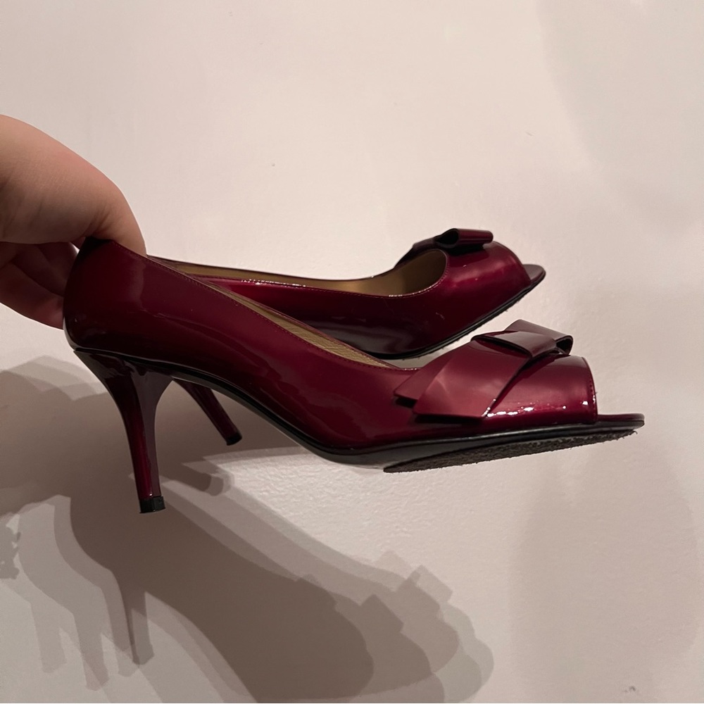 Stuart Weitzman - Bowgirl Burgundy Red Patent Leather Heels - 8.5 - Picture 2 of 7
